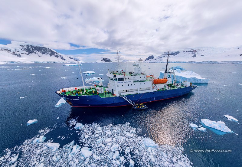 Polar Pioneer expedition ship Polar Pioneer expedition ship