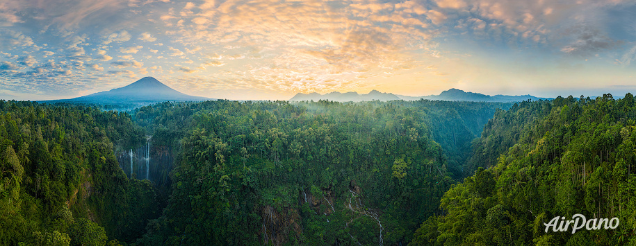 Tumpak Sewu Waterfall, Indonesia Tumpak Sewu Waterfall, Indonesia
