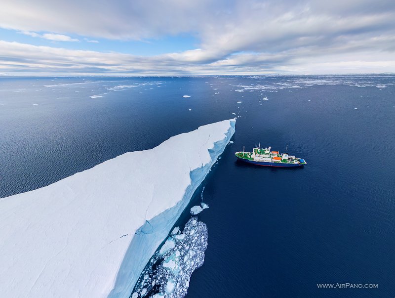Polar Pioneer and iceberg Polar Pioneer and iceberg