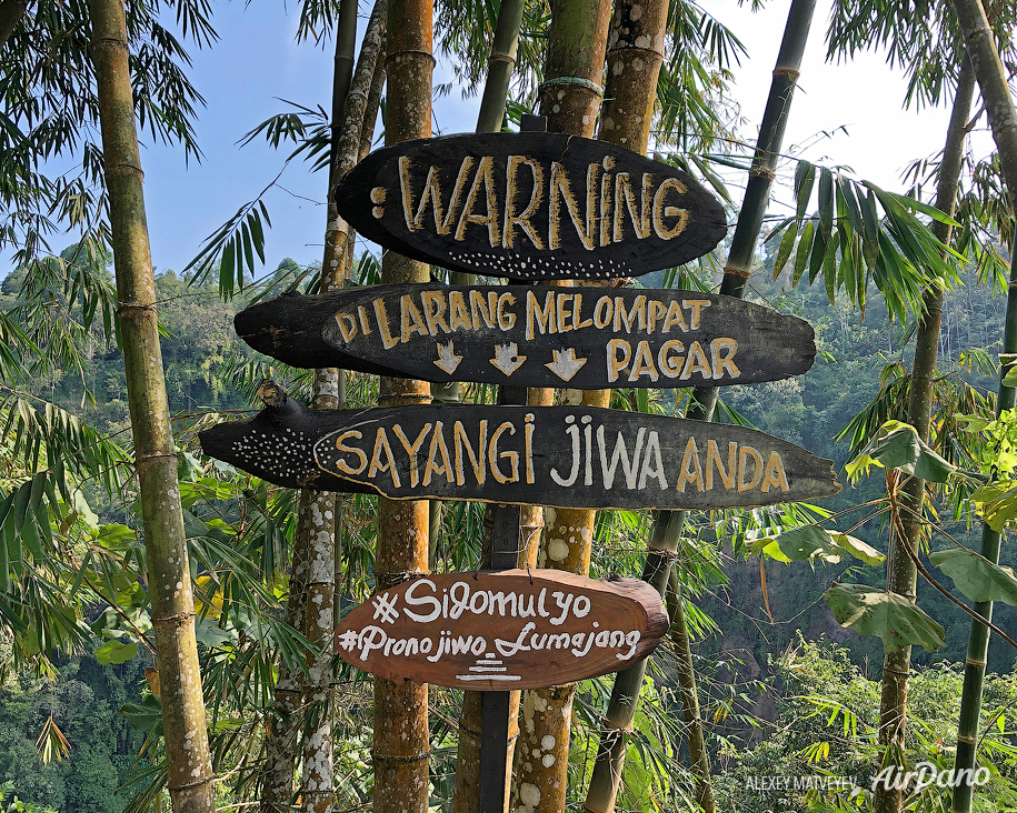 Tumpak Sewu Waterfall, Indonesia Tumpak Sewu Waterfall, Indonesia