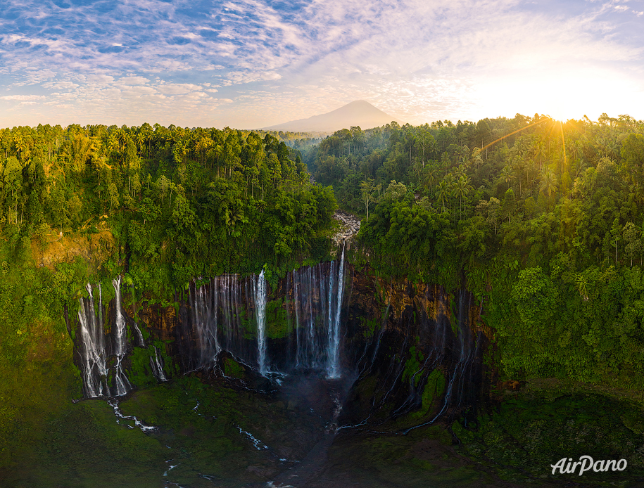Tumpak Sewu Waterfall, Indonesia Tumpak Sewu Waterfall, Indonesia