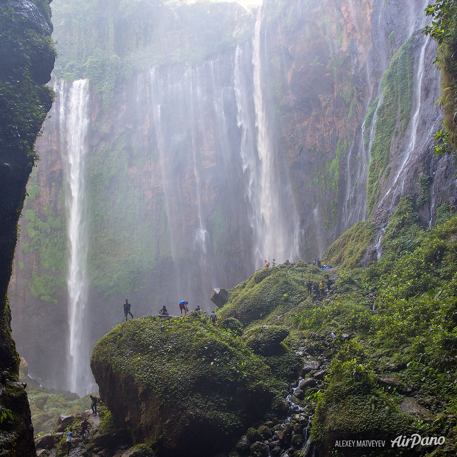 Tumpak Sewu Waterfall, Indonesia Tumpak Sewu Waterfall, Indonesia
