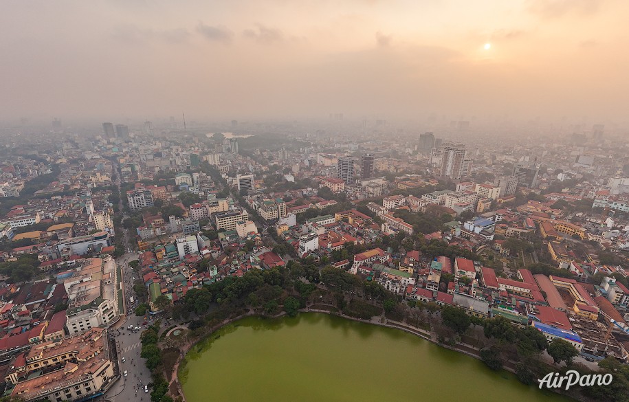 Ho&agrave;n Kiếm Lake (Lake of the Returned Sword)