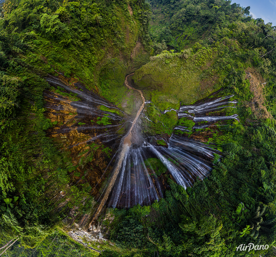 Tumpak Sewu Waterfall, Indonesia Tumpak Sewu Waterfall, Indonesia